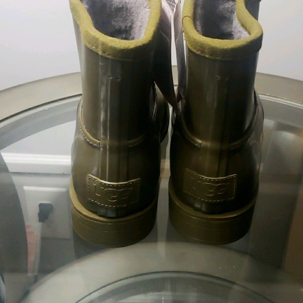 Sz 7 UGG plastic heeled rain boots
